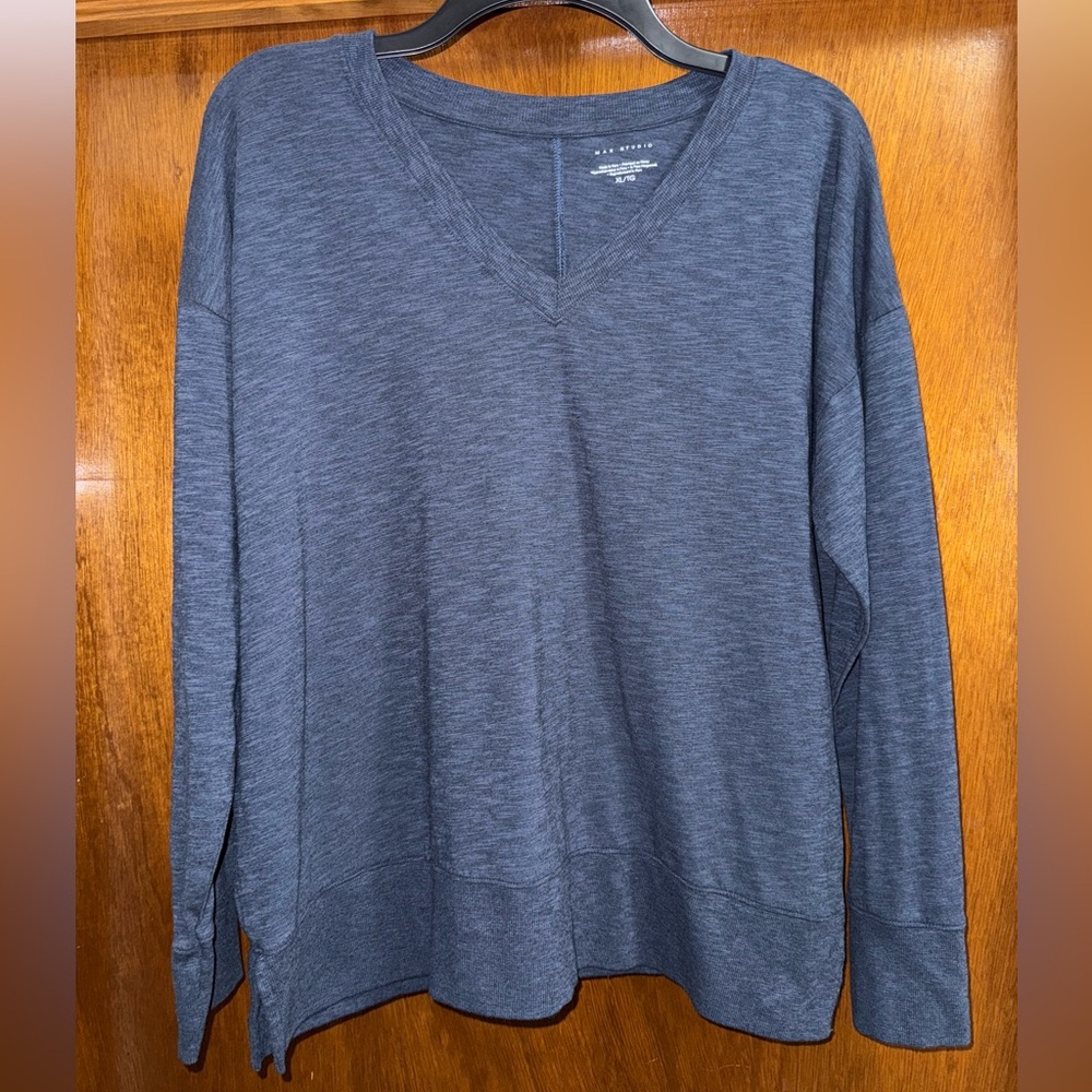 Max Studio navy heather Long Sleeve V-Neck Top